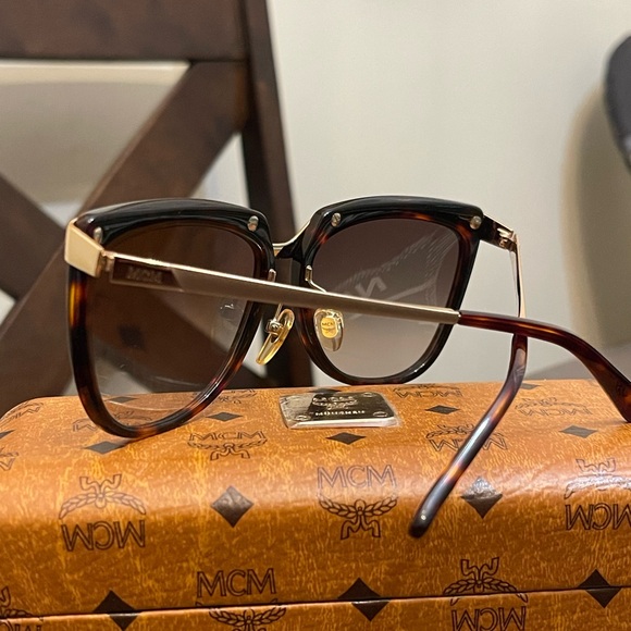 MCM women’s sunglasses - Picture 7 of 9